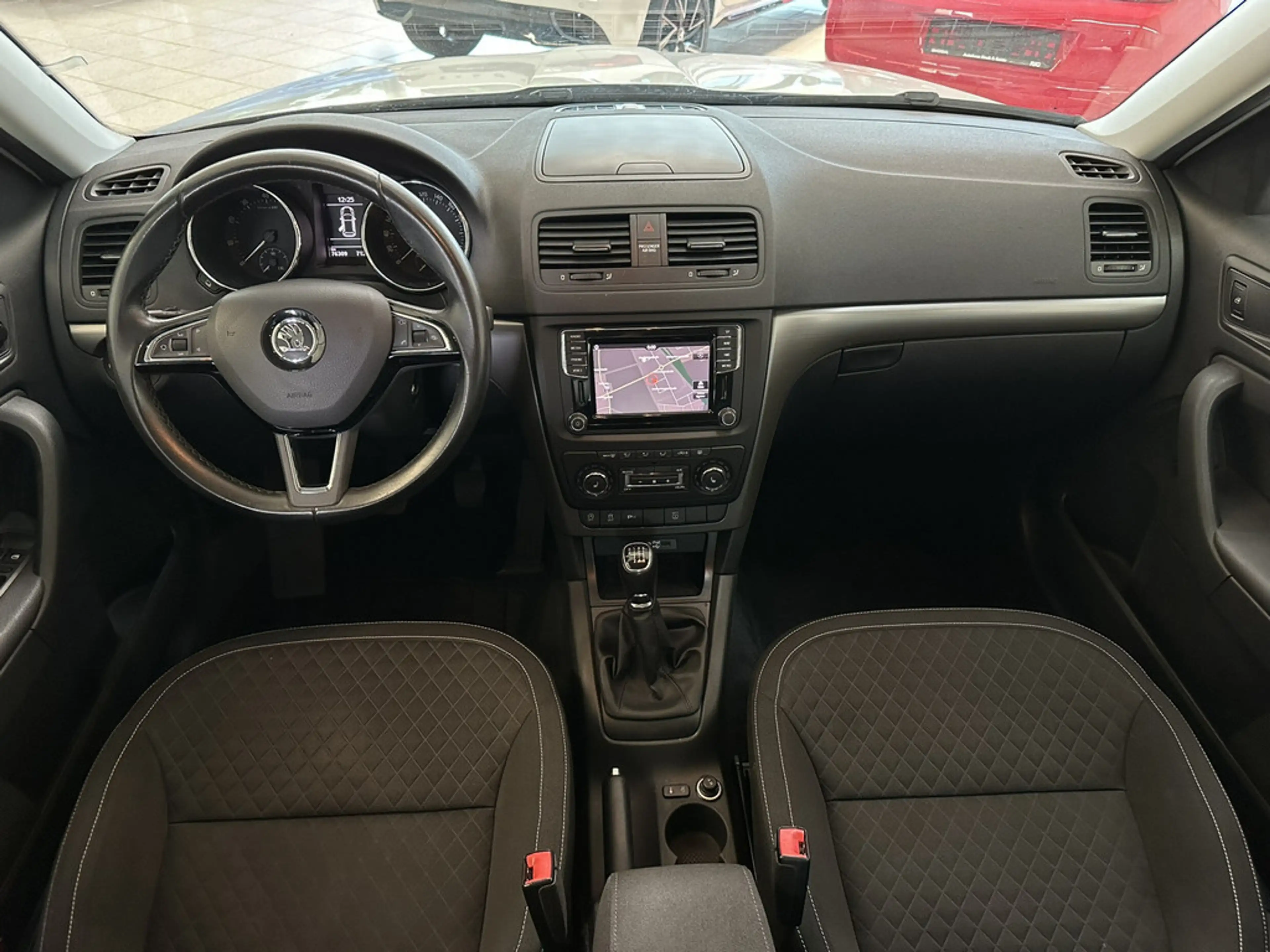Skoda Yeti 1.2 TSI Drive KLIMA PDC SHZ XENON NAVI — photo 15