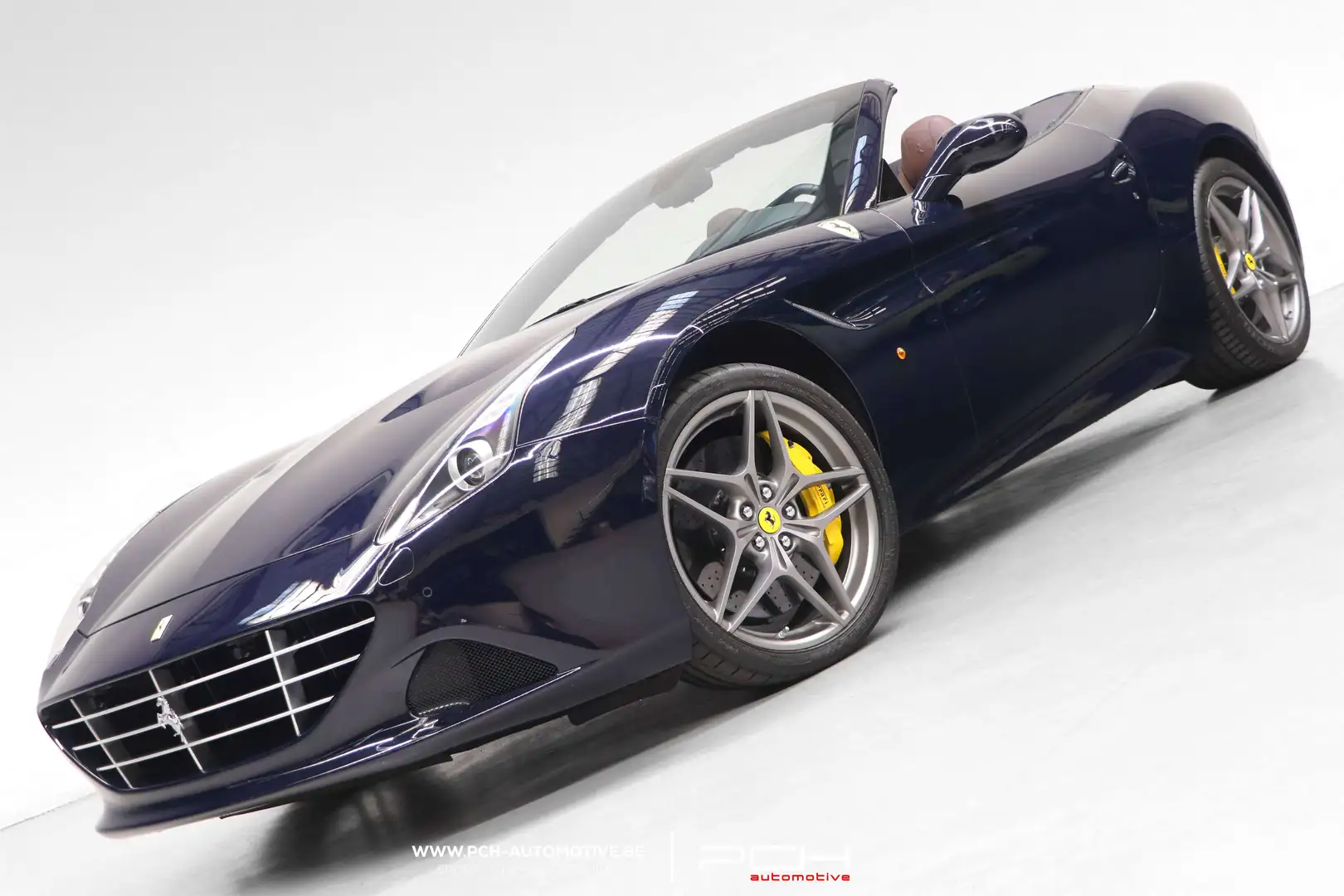 Ferrari California T 4.0 V8 - Top Config  - Services Ferrari  - Bleu - 1