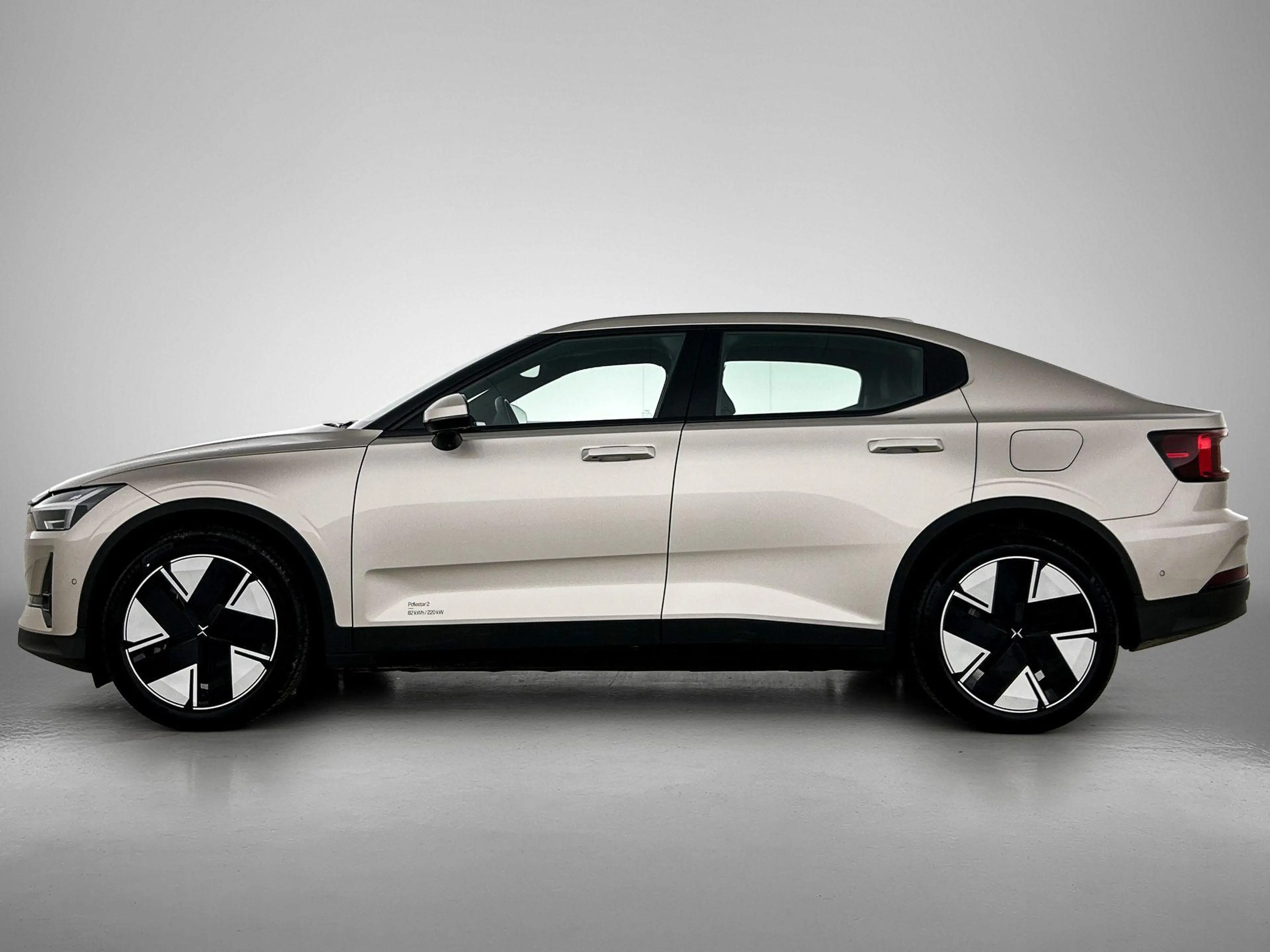 Polestar 2 Long Range Single Motor Plus 82 kWh — photo 2