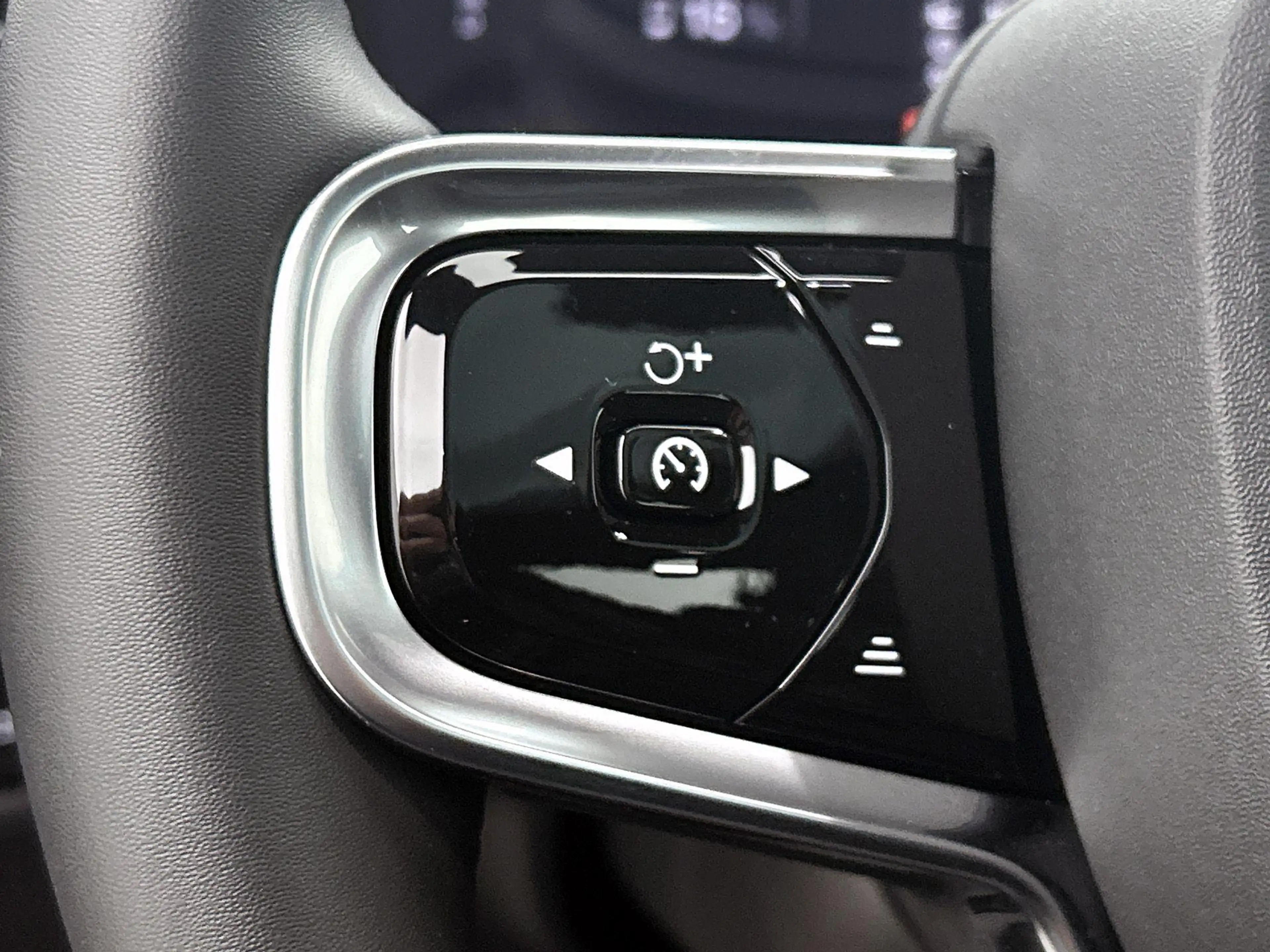 Polestar 2 Long Range Single Motor Plus 82 kWh — photo 6