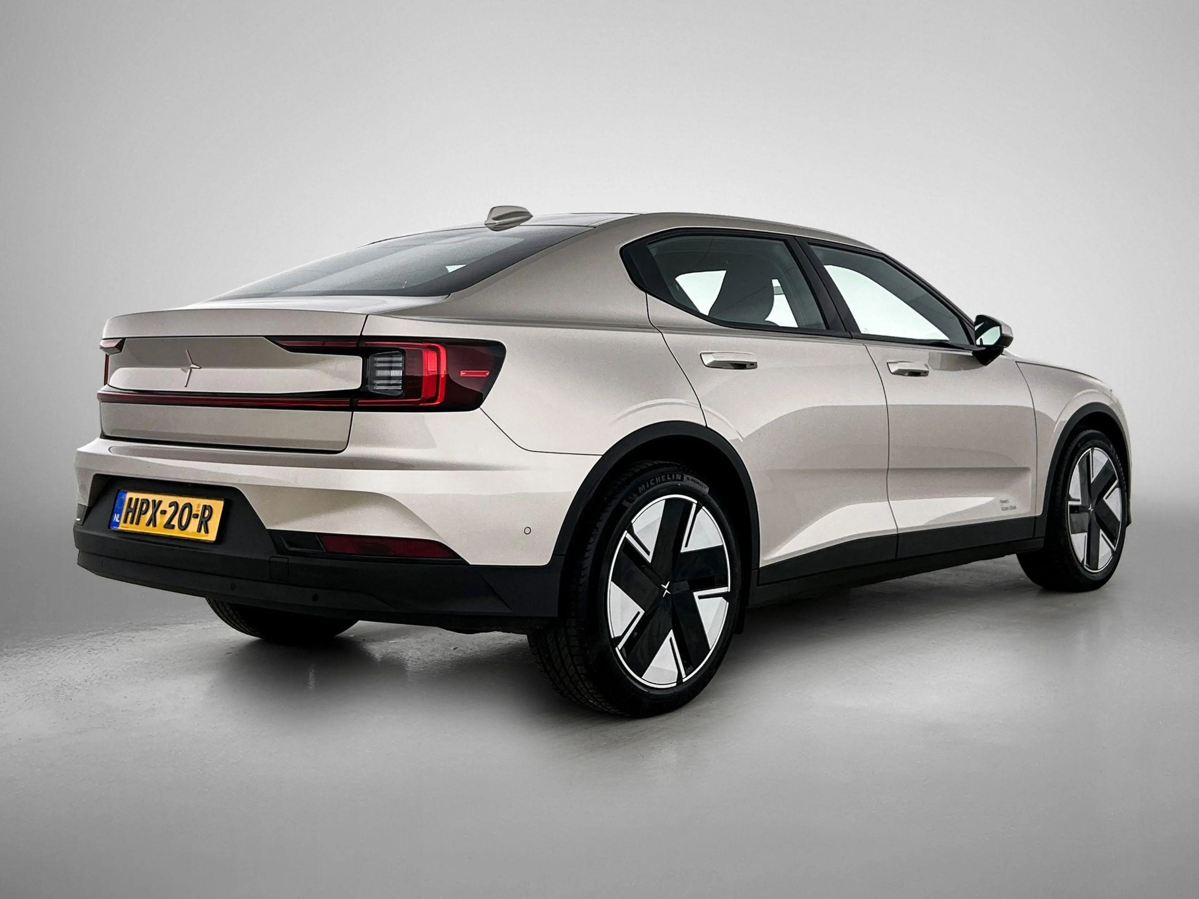 Polestar 2 Long Range Single Motor Plus 82 kWh — photo 4