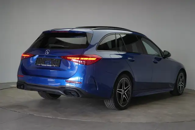 Mercedes-Benz C-Class view 3