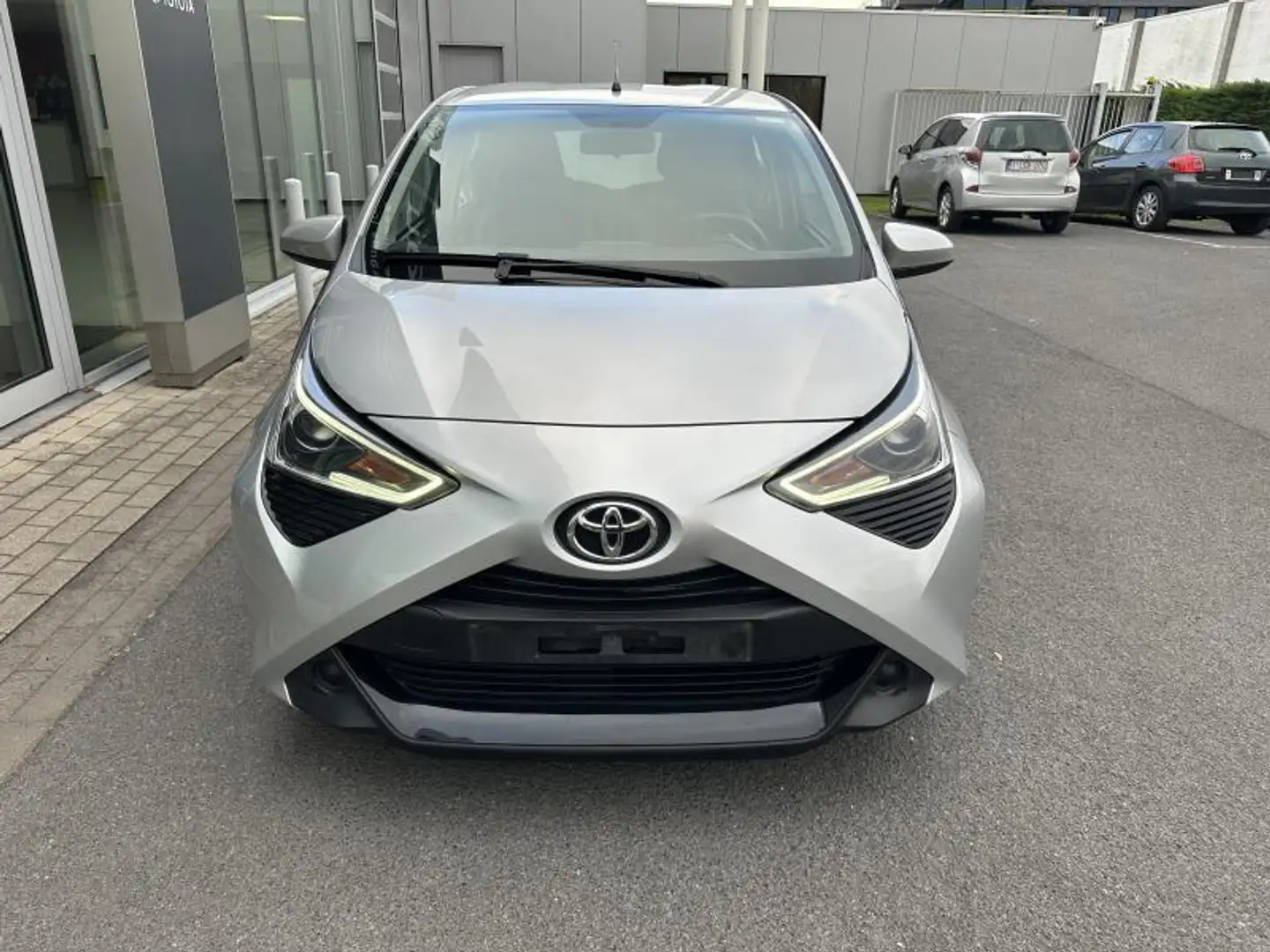 Toyota Aygo x-play2 Gris - 2