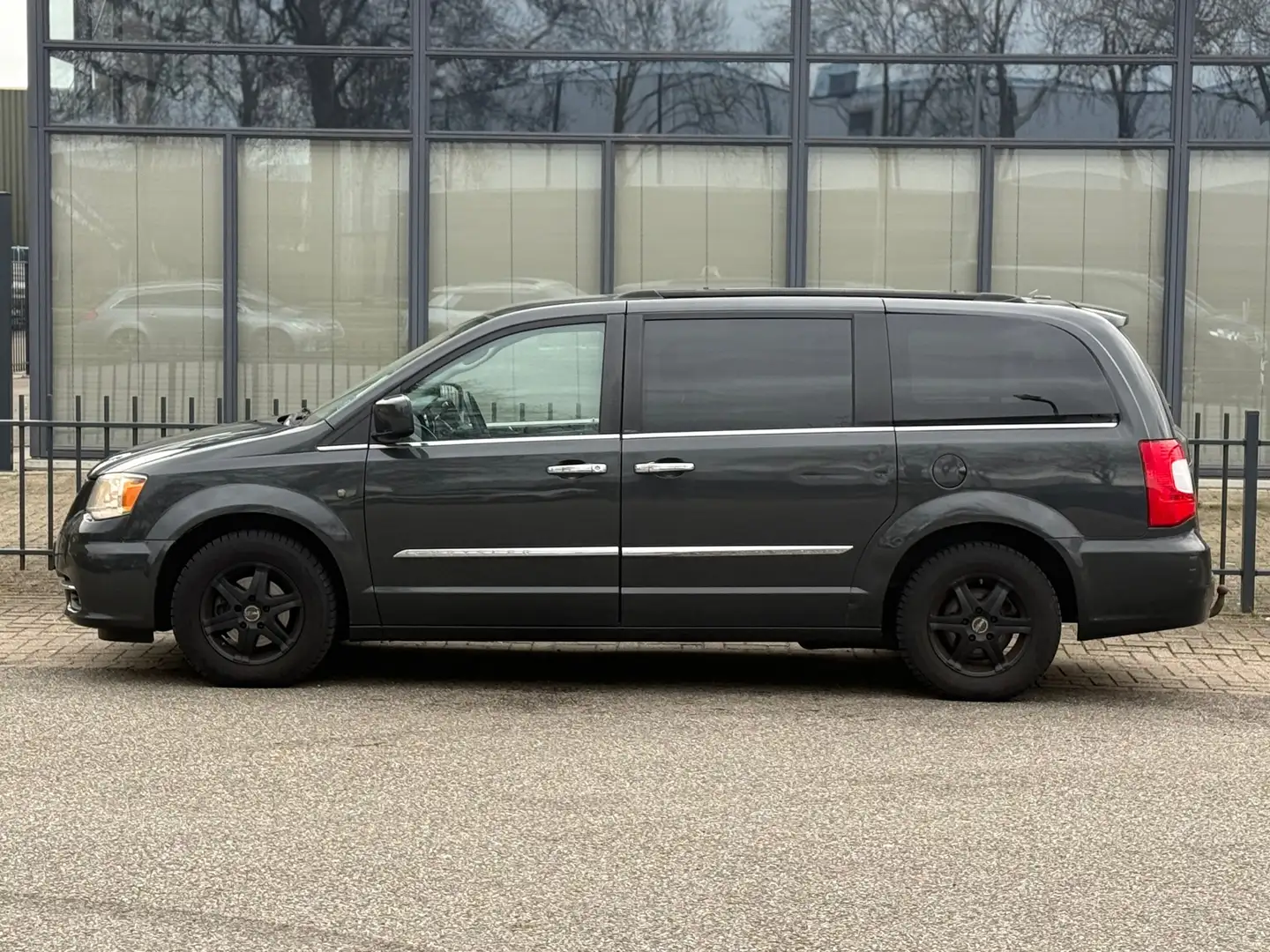 Chrysler Town & Country 3.6 V6 / N APK Grau - 2