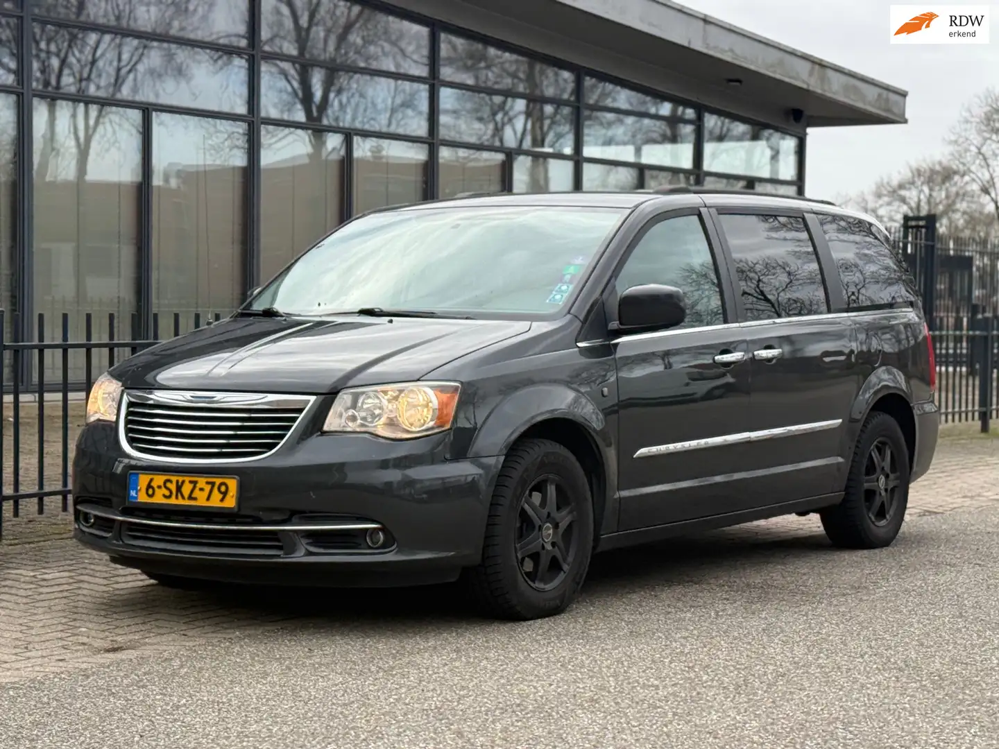 Chrysler Town & Country 3.6 V6 / N APK Grau - 1