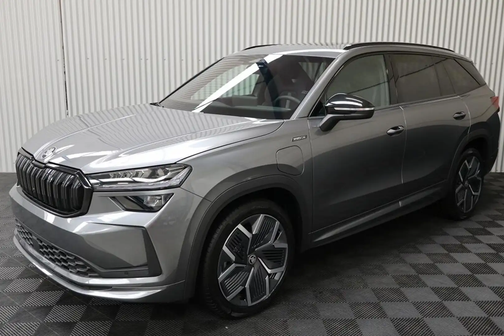 Skoda Kodiaq Sportline Plug-in 1.5TSI GARANTIE 4j Trekhaak Pano Grau - 1