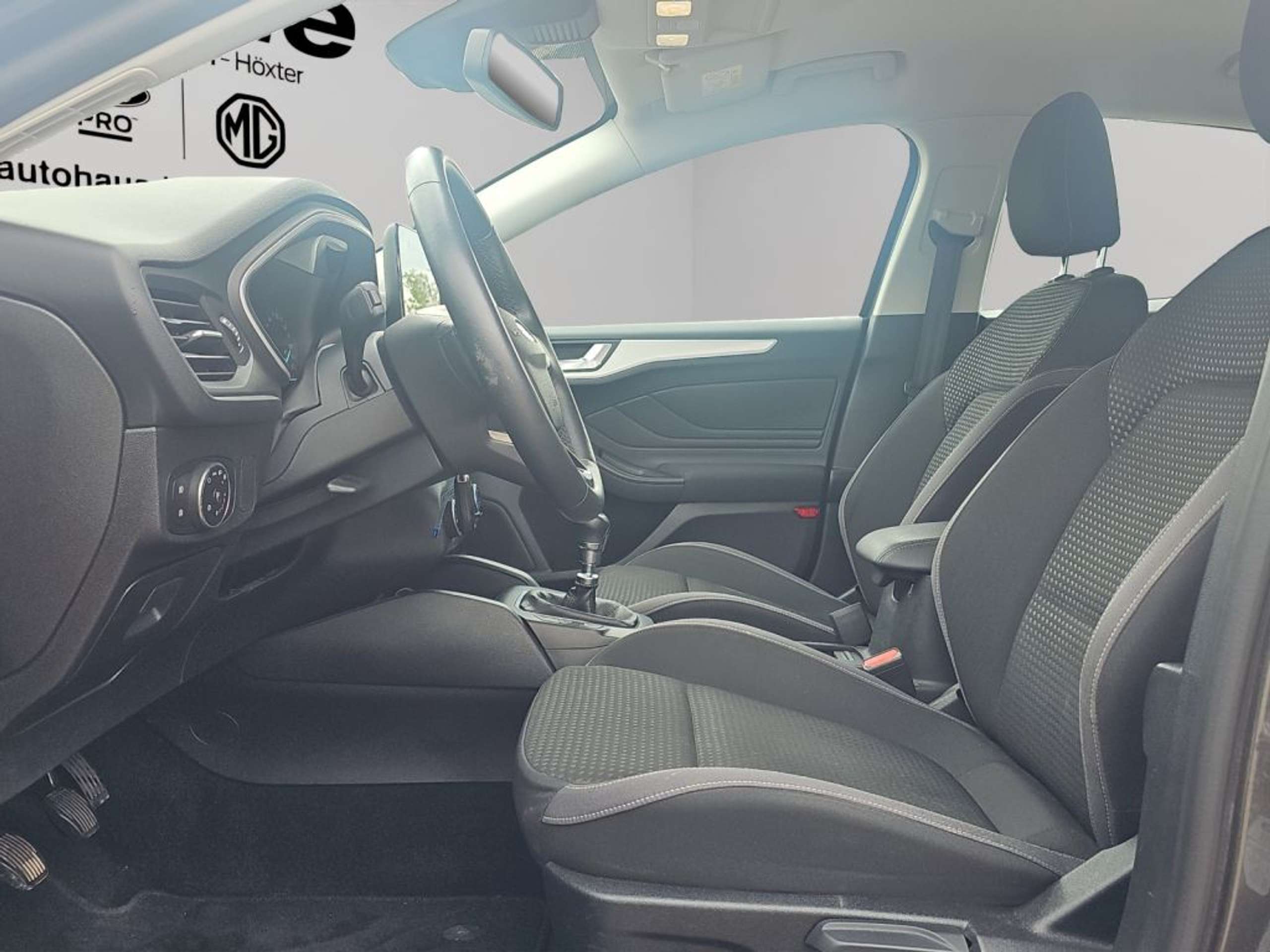 Fahrzeugabbildung Ford Focus C&C 1.0 Ltr. 125 PS*ACC*NAVI*PDC* - mit KI generiert/bearbeitet