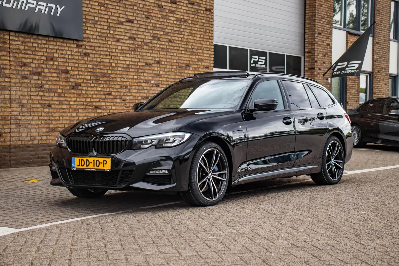 BMW 330 3-serie Touring 330e M-SPORT, Leder, Dealer O.H., Noir - 2