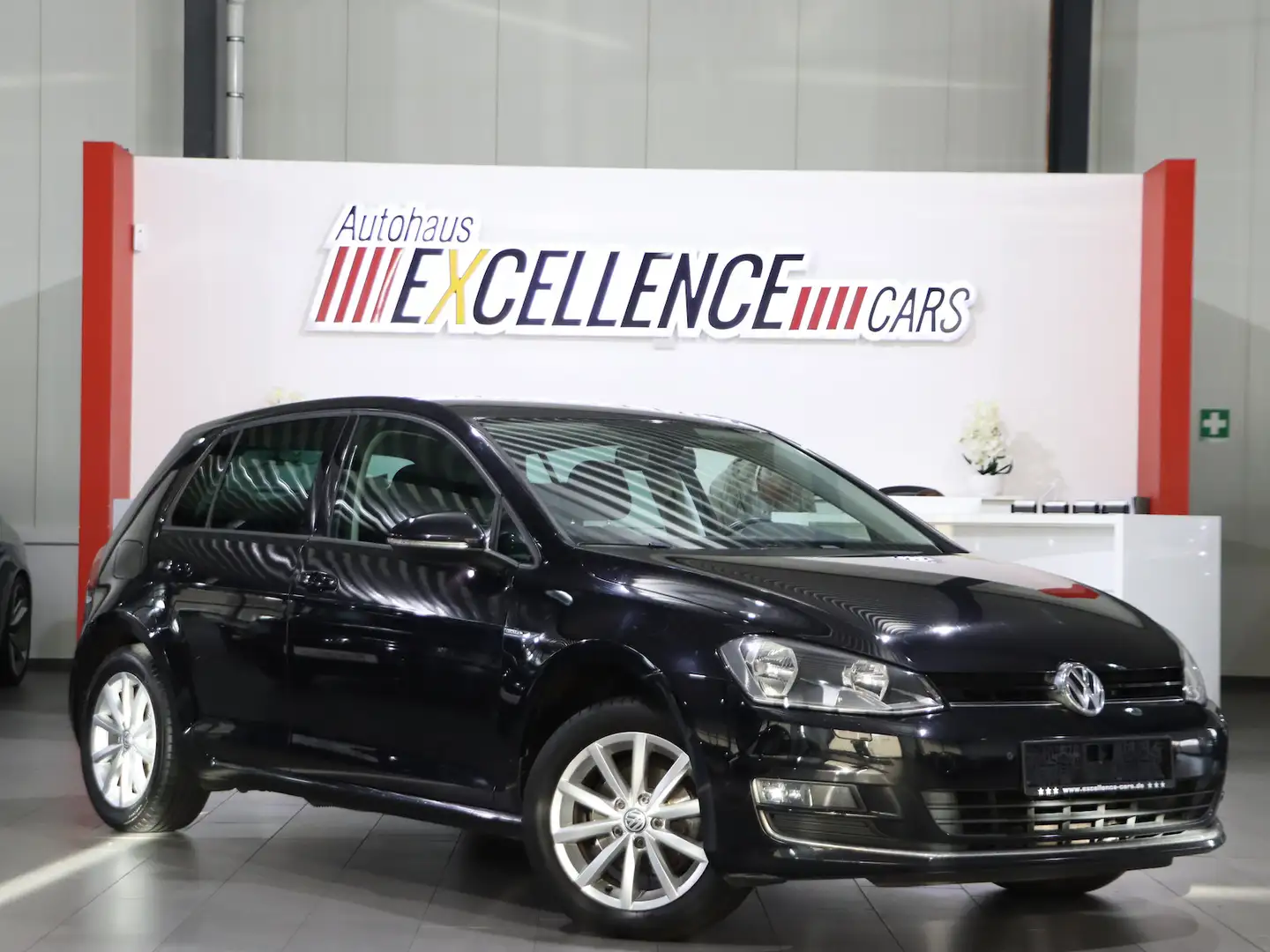 Volkswagen Golf VII 1.2 TSI BMT LOUNGE / 4-TÜR / ABN.AHK Schwarz - 1