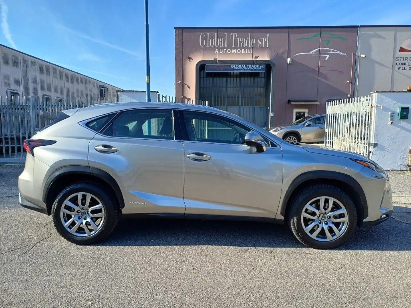 Lexus NX 300 Hybrid Business Unico Proprietario Cronologia Tagl Gris - 2