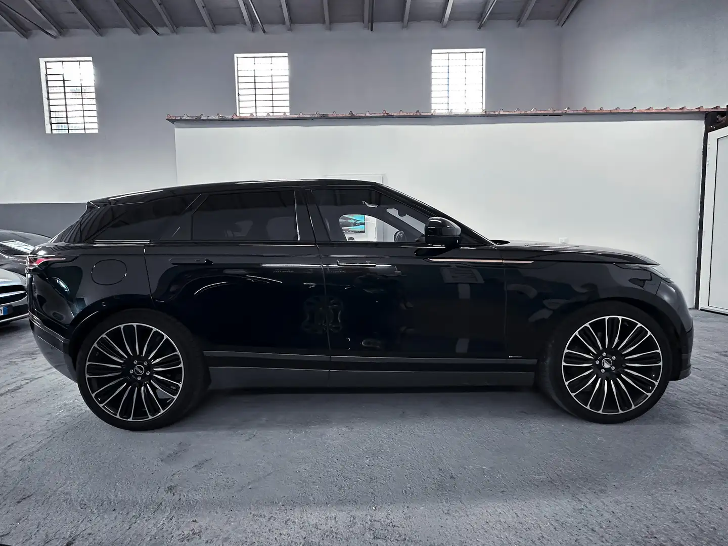 Land Rover Range Rover Velar 2.0 i4 R-Dynamic HSE 240cv auto Nero - 1