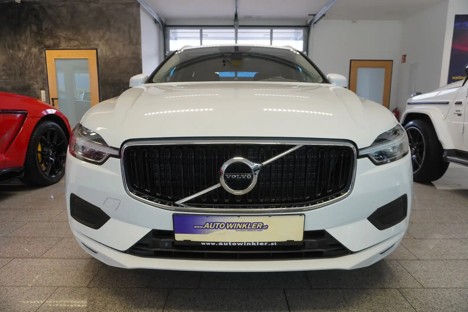 Volvo XC60 D3 Momentum Pro Navi/Kamera/AHK Weiß - 2