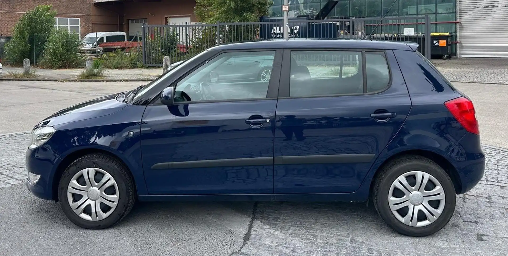 Skoda Fabia Ambiente Blau - 2