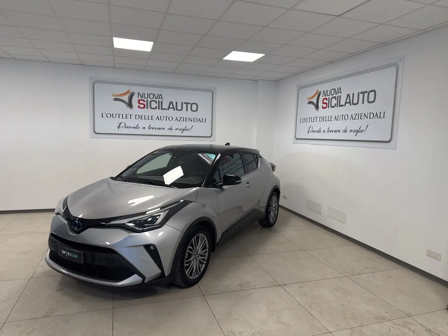 Toyota C-HR I 2020 2.0h Lounge e-cvt Grigio - 2
