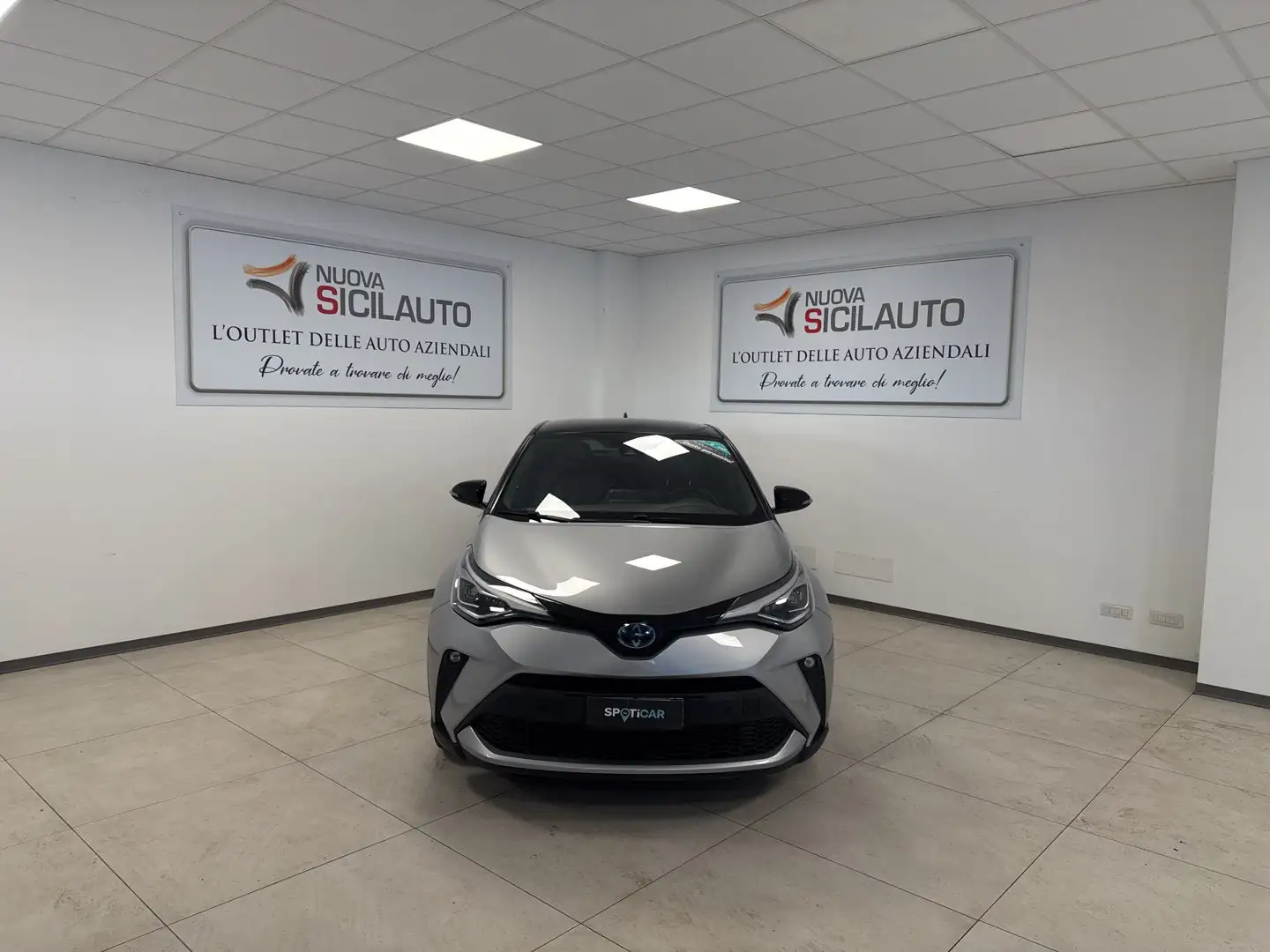 Toyota C-HR I 2020 2.0h Lounge e-cvt Grigio - 1