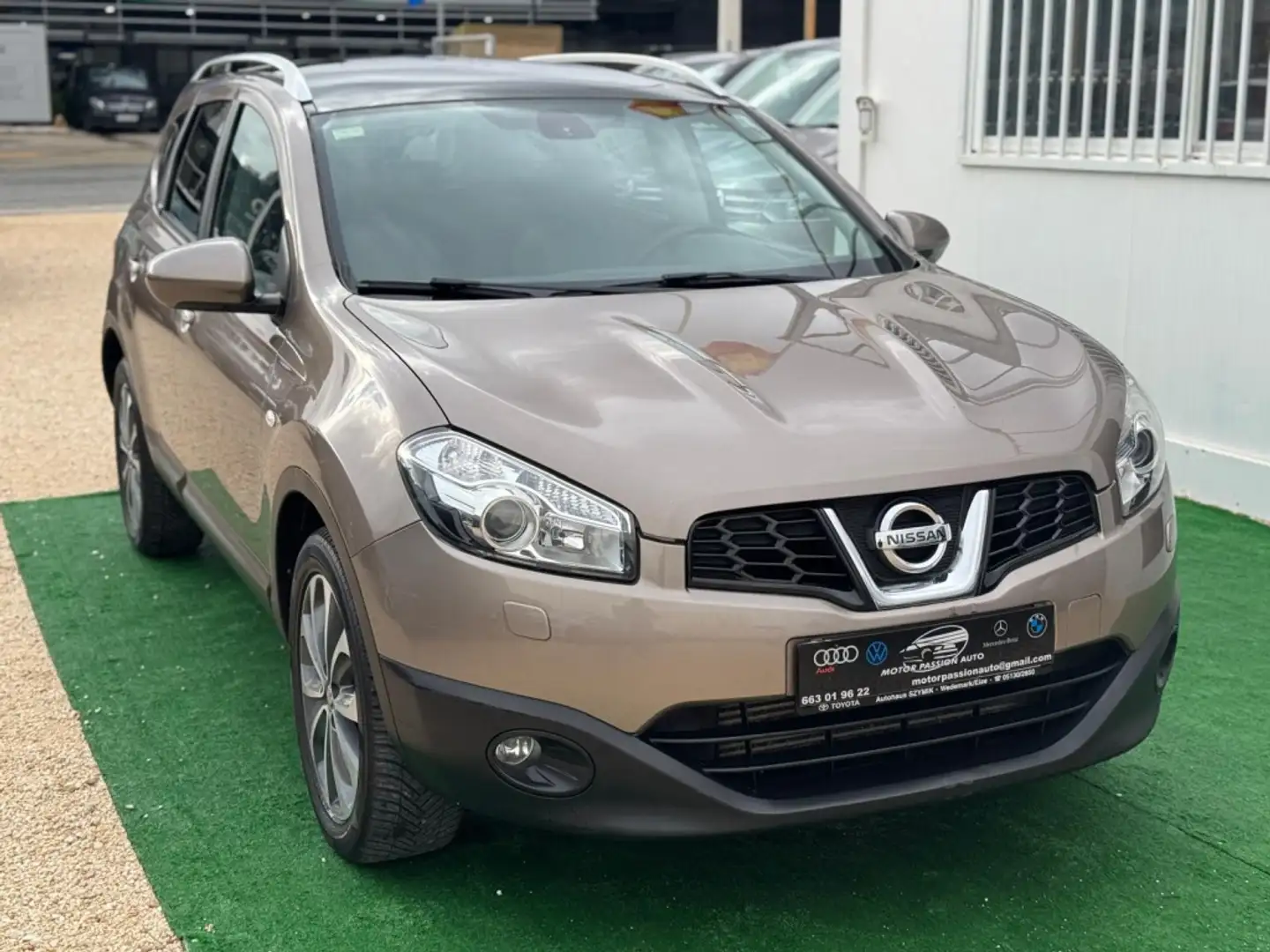 Nissan Qashqai 2.0dCi Tekna Premium 4x4 17´´ Beige - 2