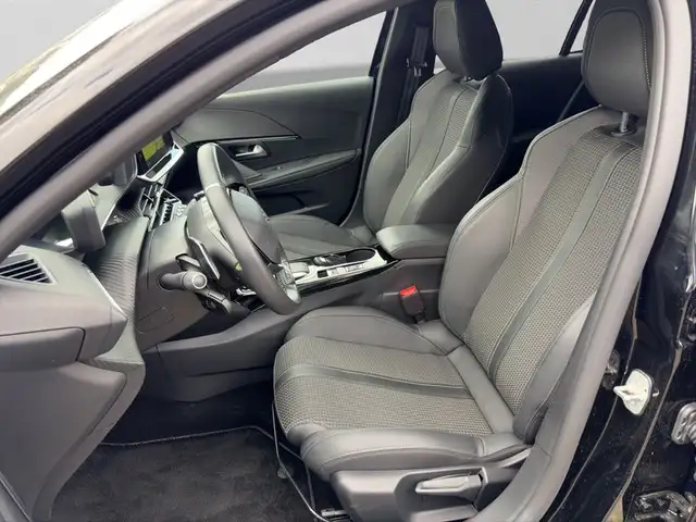 Peugeot 208 view 8
