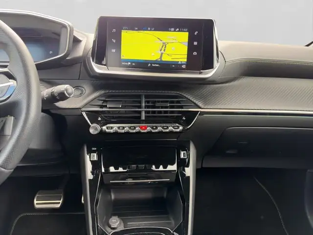 Peugeot 208 view 11
