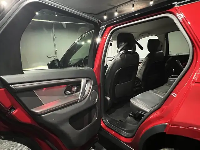 Land Rover Discovery Sport view 9