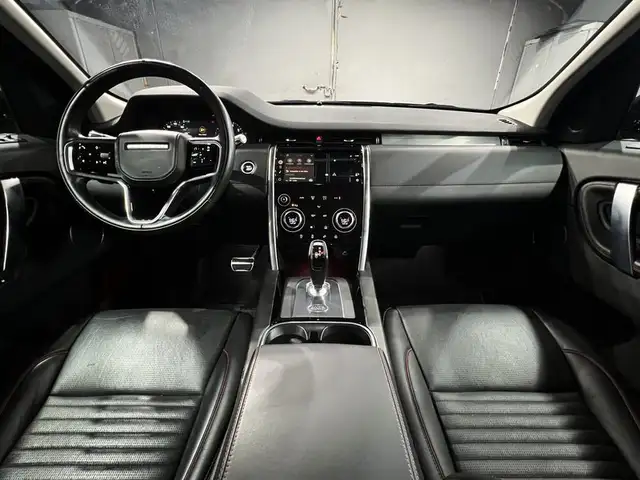 Land Rover Discovery Sport view 12