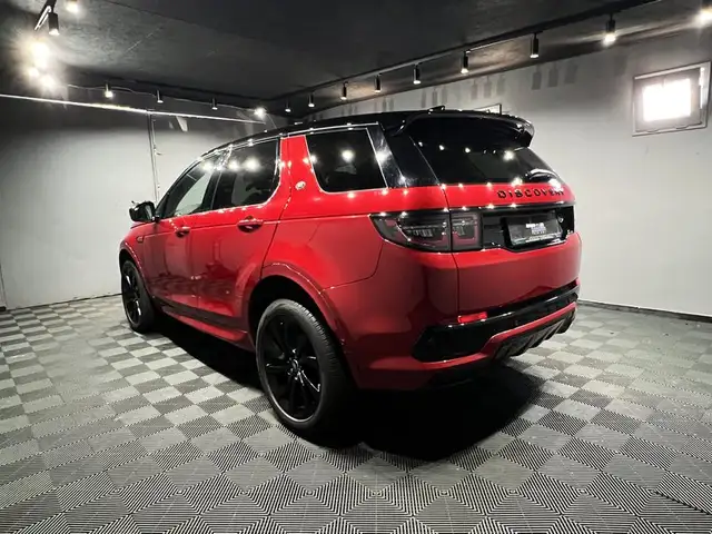 Land Rover Discovery Sport view 3