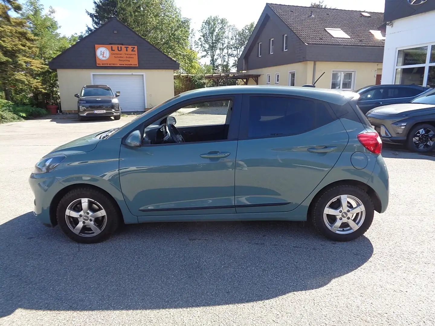 Hyundai i10 1,2 i Line Plus Aut. mit Allwetterreifen Grün - 2