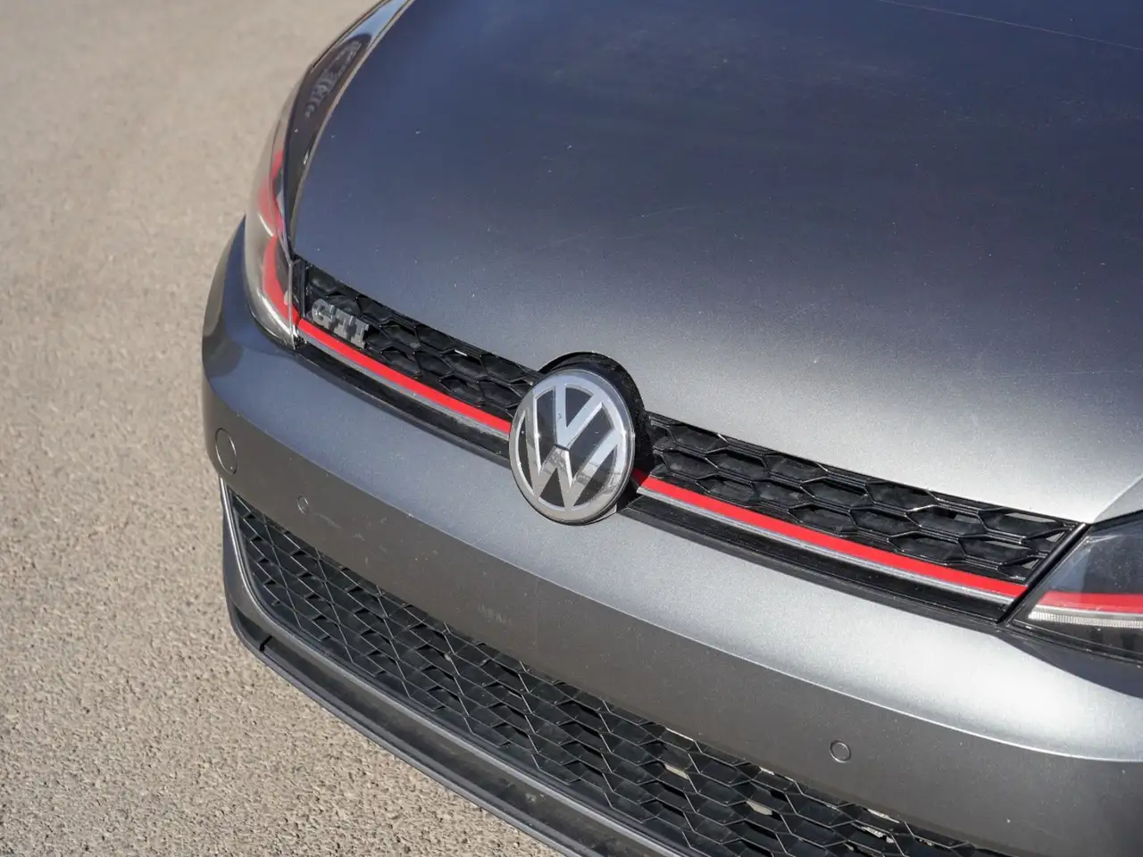 Volkswagen Golf GTI снимка Volkswagen Golf GTI