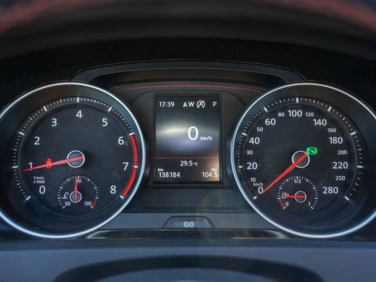 Volkswagen Golf GTI снимка Volkswagen Golf GTI