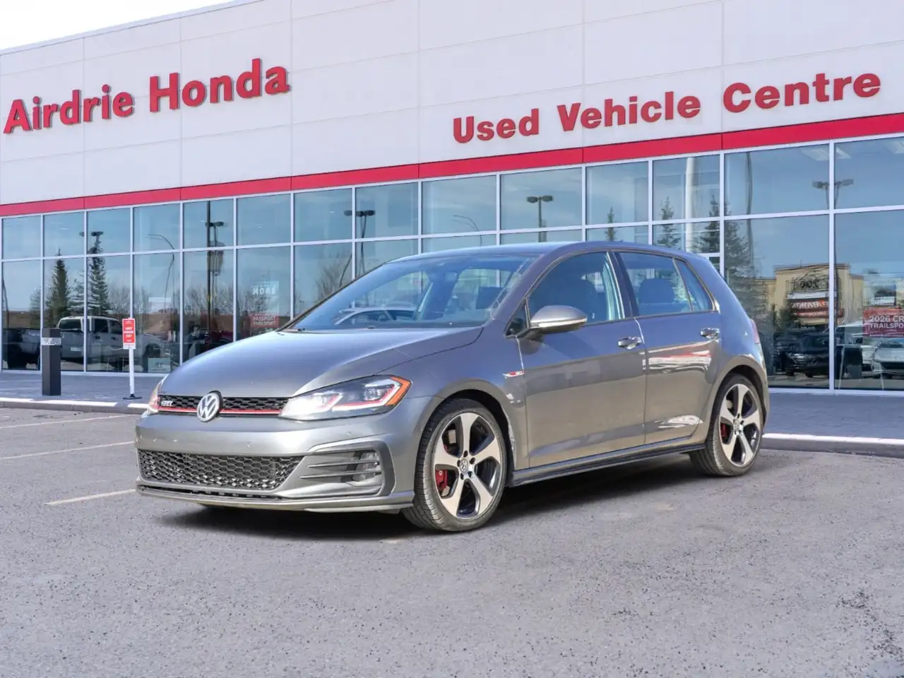 Volkswagen Golf GTI снимка Volkswagen Golf GTI