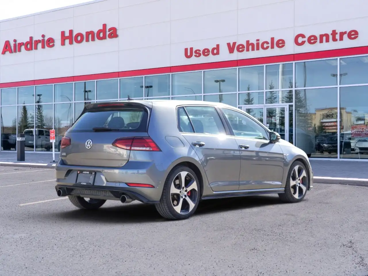 Volkswagen Golf GTI снимка Volkswagen Golf GTI
