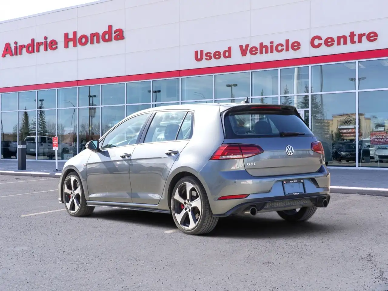 Volkswagen Golf GTI снимка Volkswagen Golf GTI