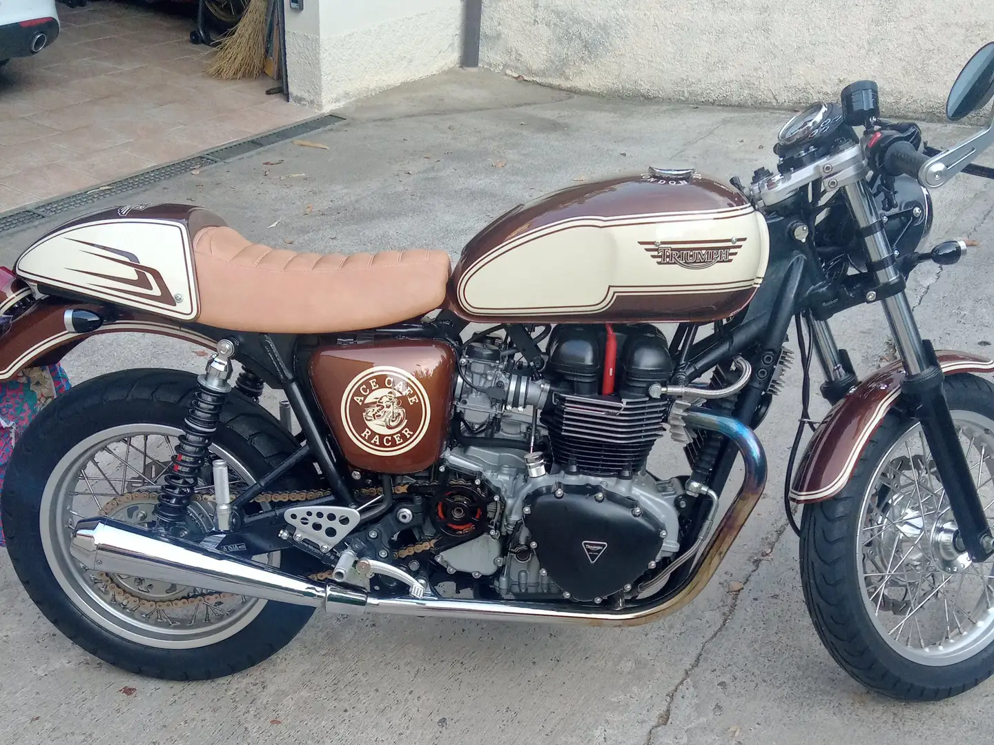 Triumph Thruxton 850 a carburatori Bronzo - 1