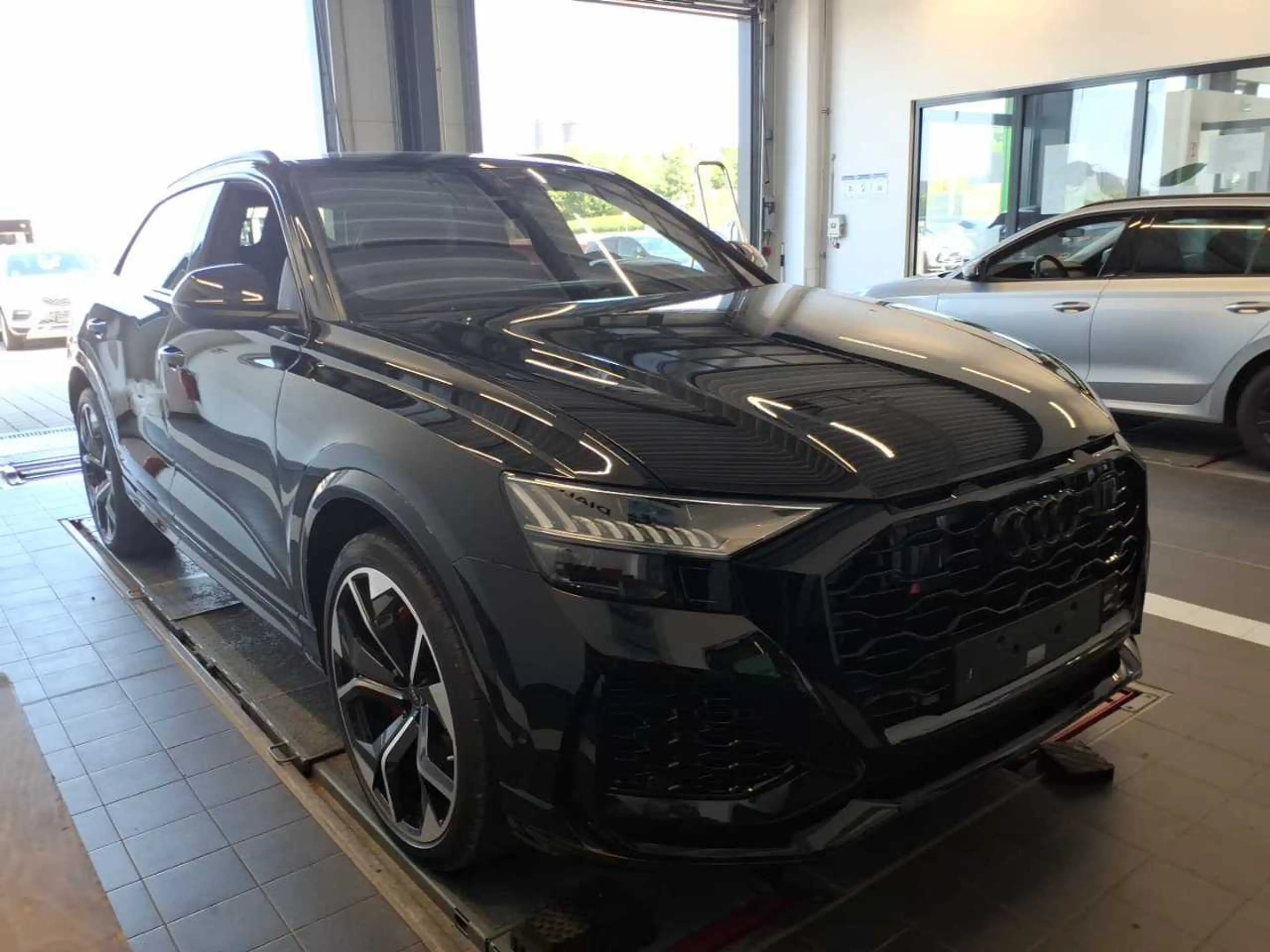 Audi RS Q8 SUV AHK Matrix Pano Black Standh B&O Massage — photo 4