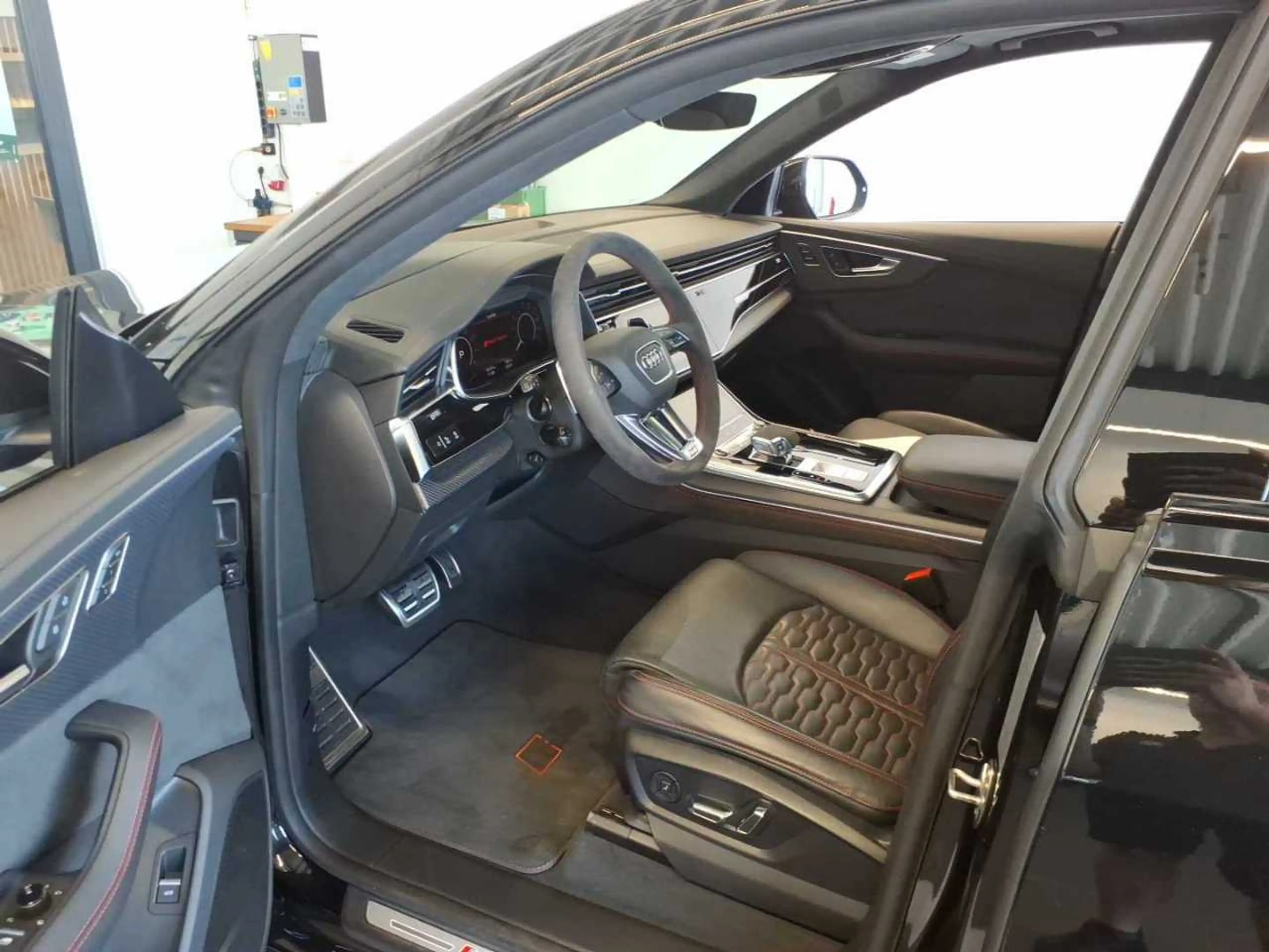 Audi RS Q8 SUV AHK Matrix Pano Black Standh B&O Massage — photo 5