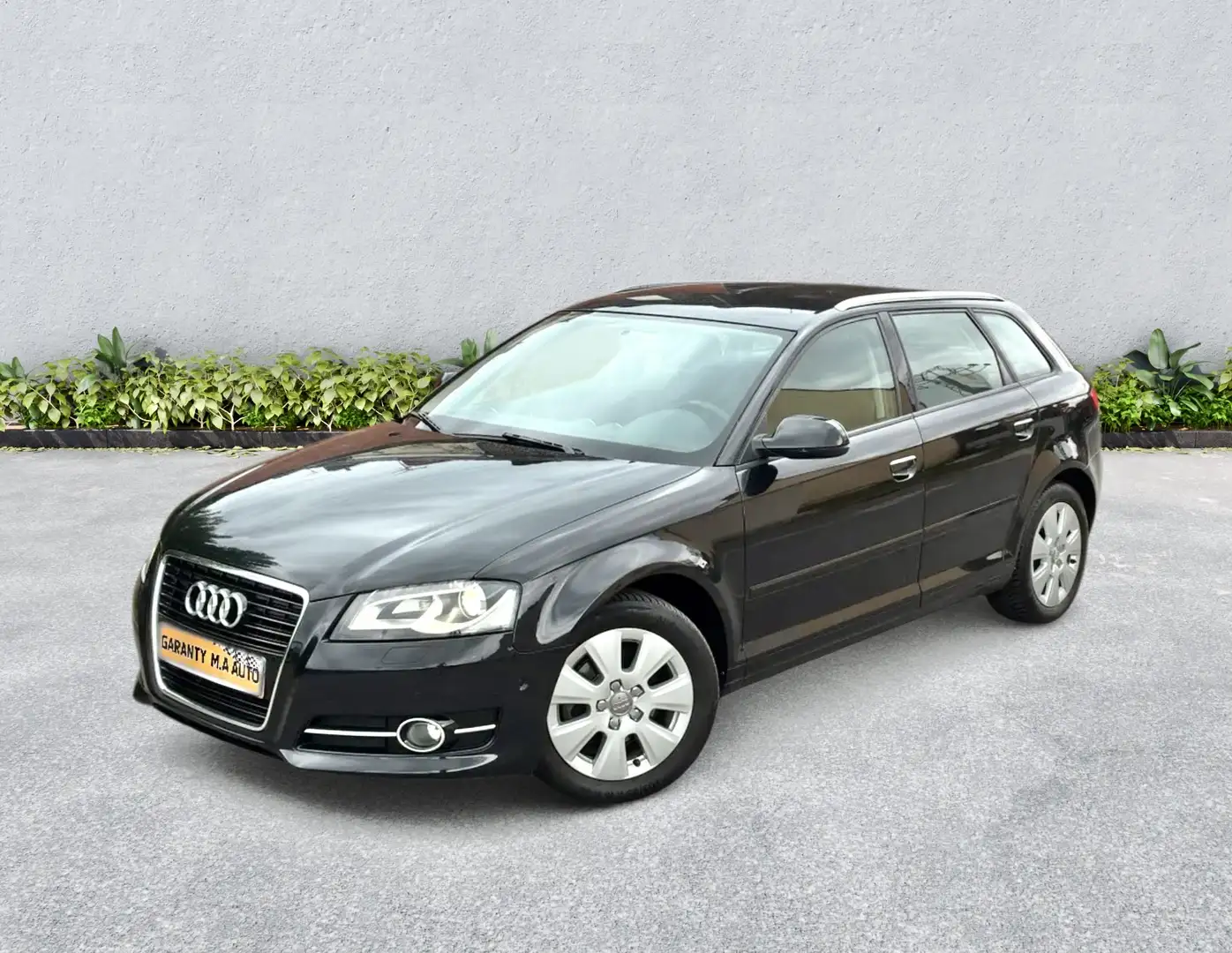 Audi A3 Sportback 1.2 TFSI 105 Ambiente Noir - 1