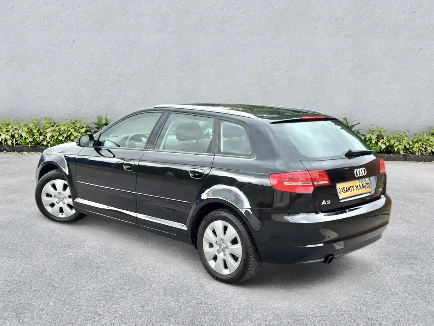 Audi A3 Sportback 1.2 TFSI 105 Ambiente Noir - 2