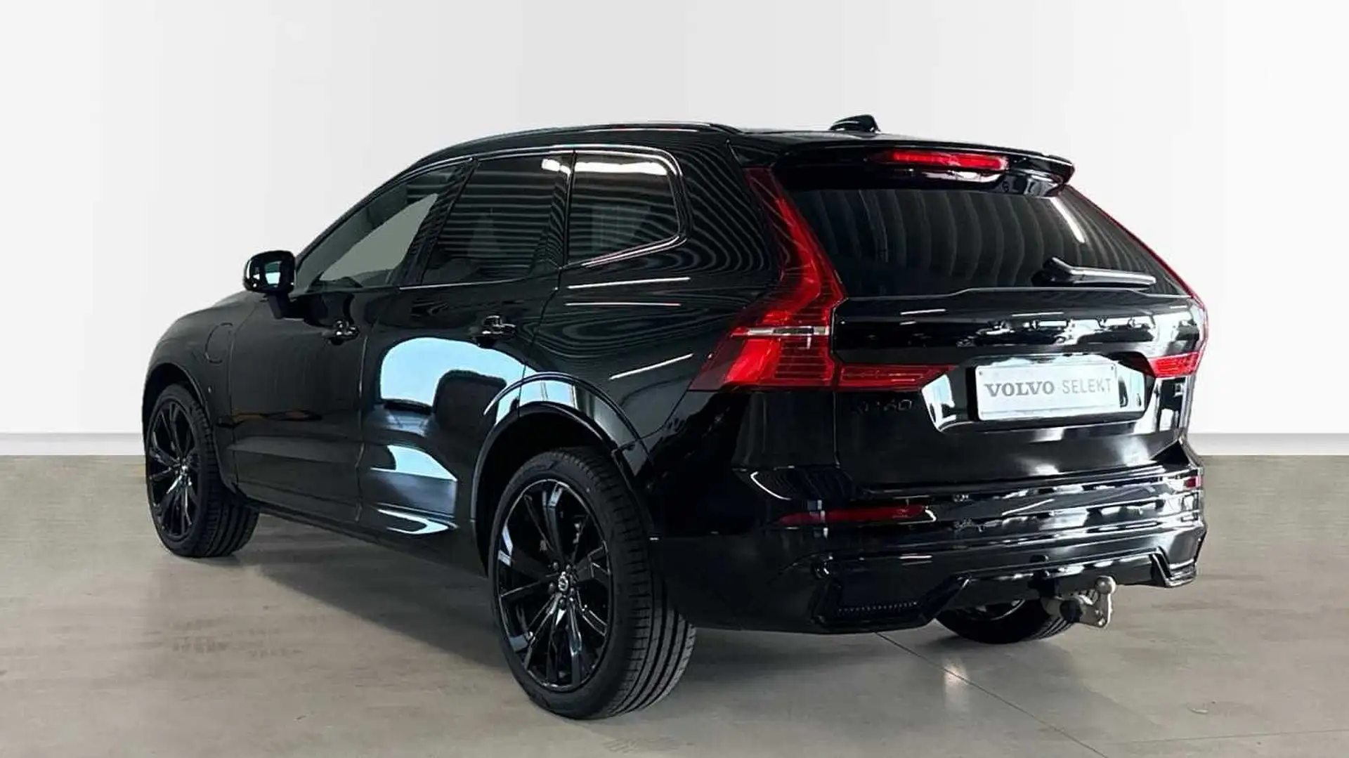 Volvo XC60 Black Edition Plus, T6 AWD Plug-in hybride | Adpat Zwart - 2