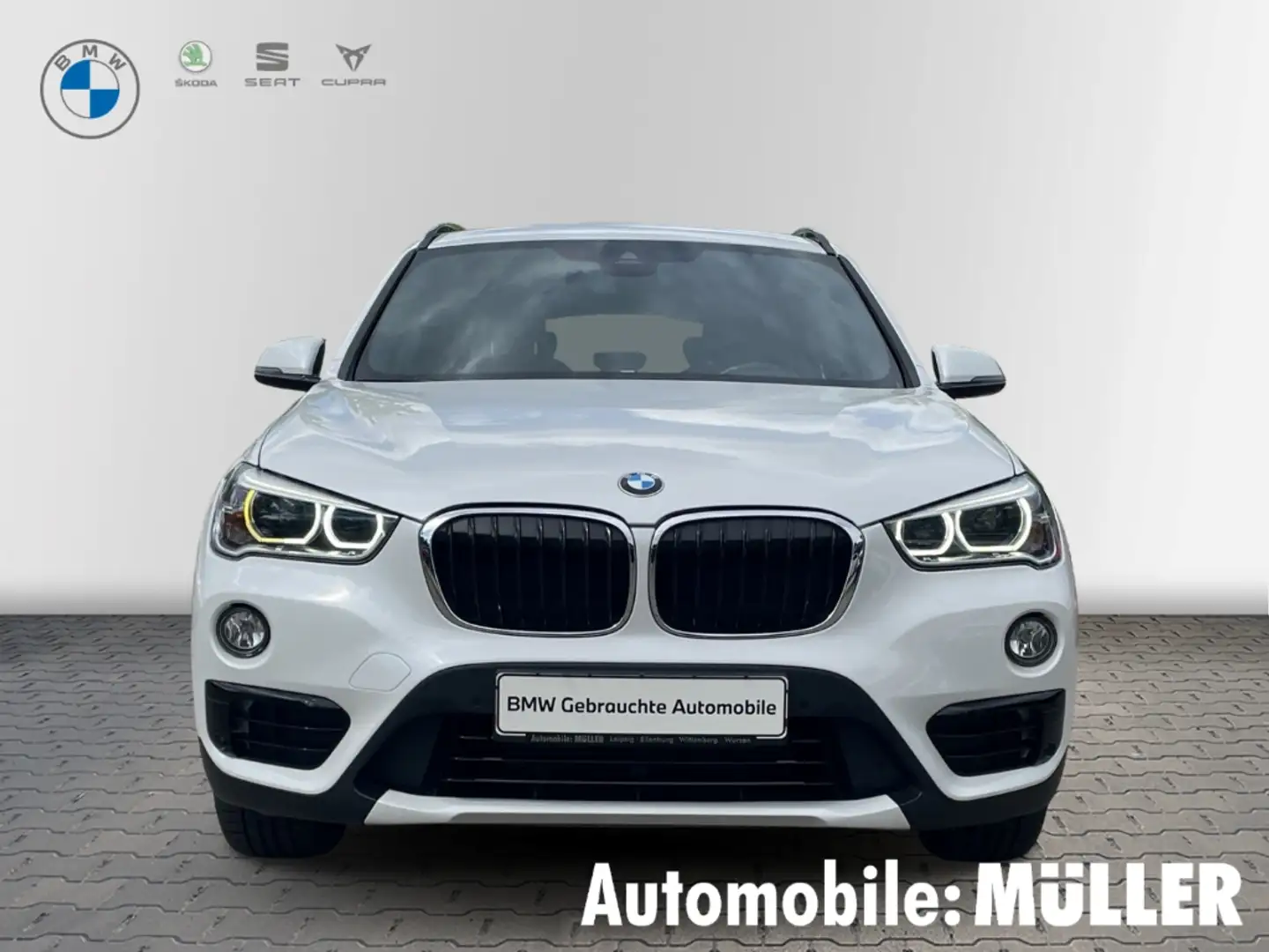 BMW X1 xDrive20d Sport Line*LED*Komfortzugang*Tempomat* Bílá - 2