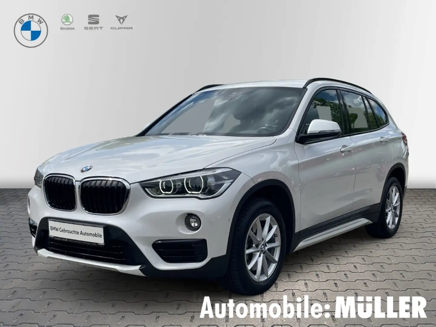 BMW X1 xDrive20d Sport Line*LED*Komfortzugang*Tempomat* Bílá - 1