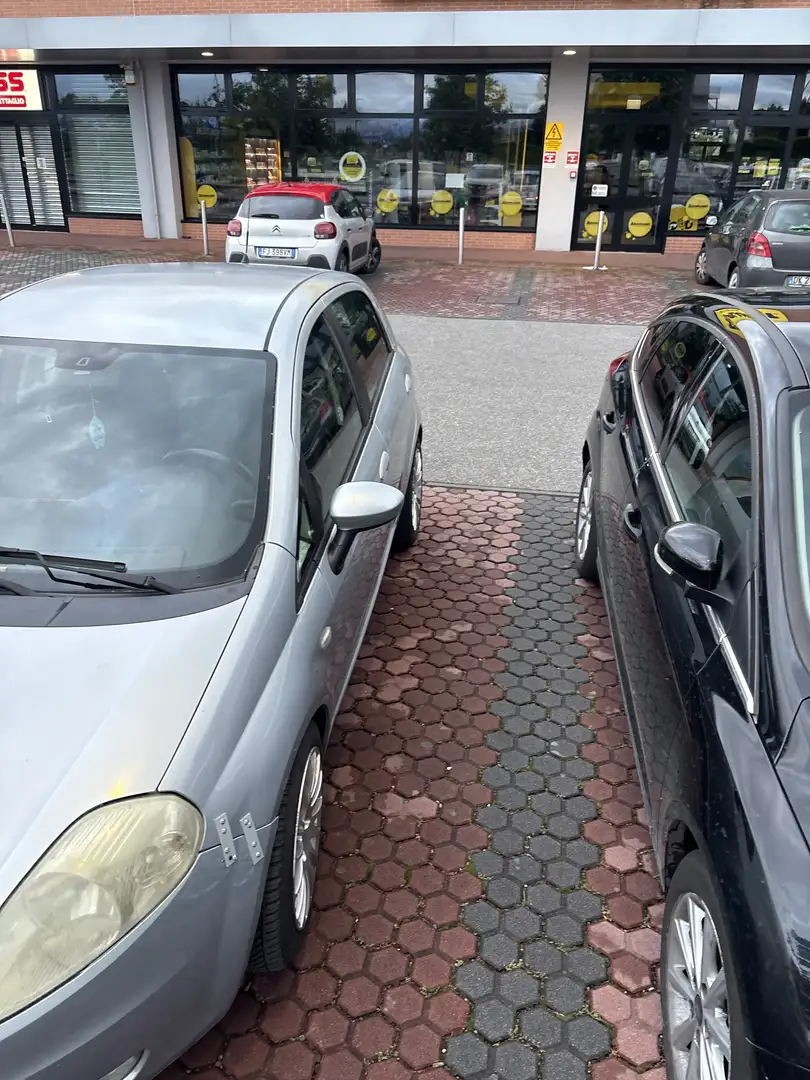 Fiat Grande Punto 5p 1.9 mjt Emotion 120cv 6m - 2