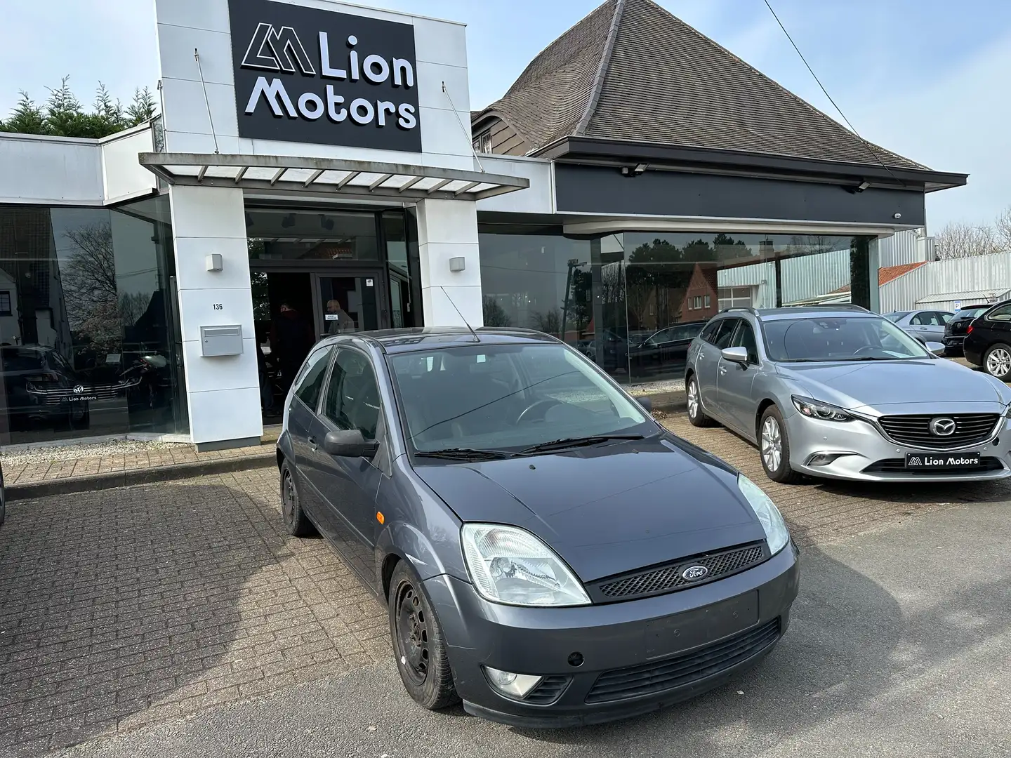 Ford Fiesta 1.3 BENZINE Grijs - 1