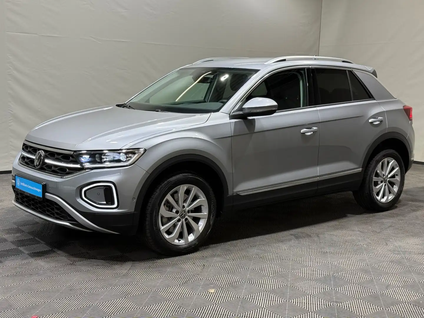 Volkswagen T-Roc T-ROC Style 2.0 TDI DSG | IQ.LIGHT ACC NAVI AHK Silber - 2