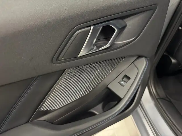 BMW 1 Series view 12