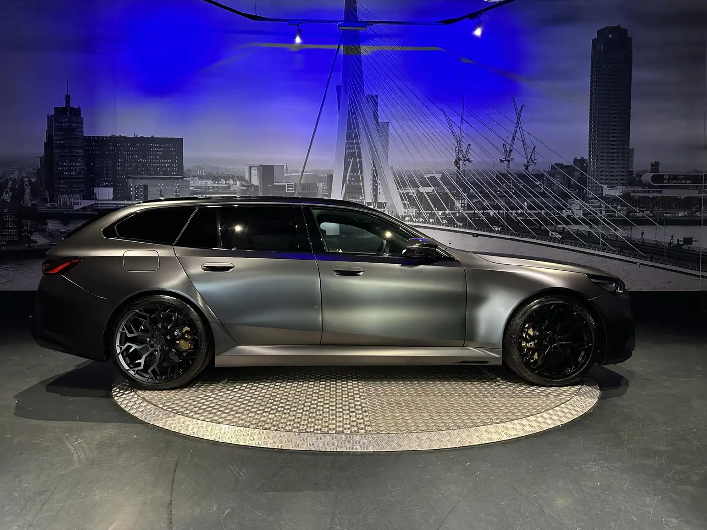 BMW M5 5-serie Touring *Keramisch*Pano*Bowers&Wilkins*NL* Grijs - 2