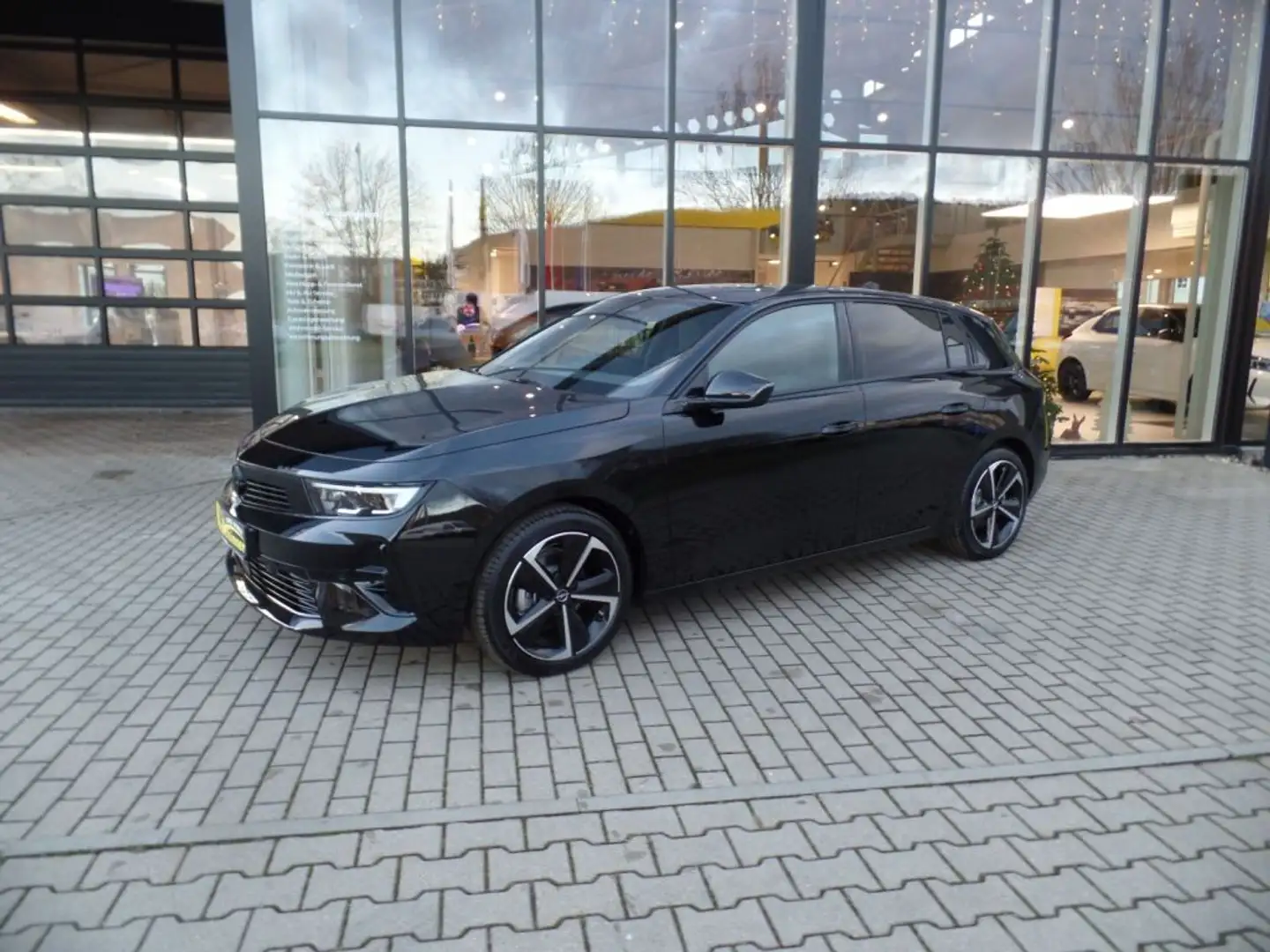 Opel Astra 1.2 Turbo GS Schwarz - 1