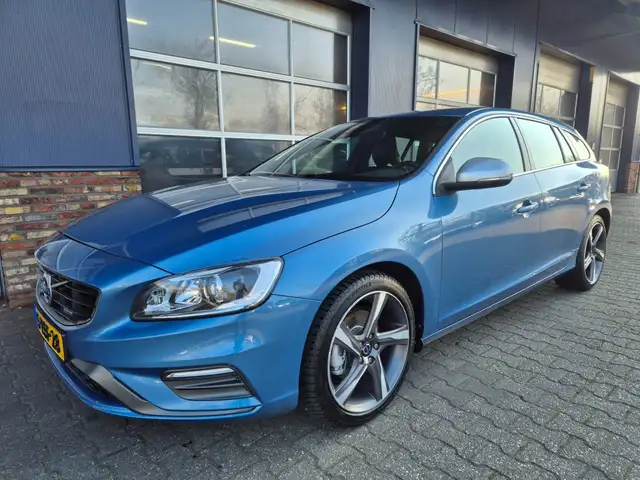 Volvo V60 1.6 T3 R-DESIGN, Camera, Trekhaak, Carplay, ALL IN