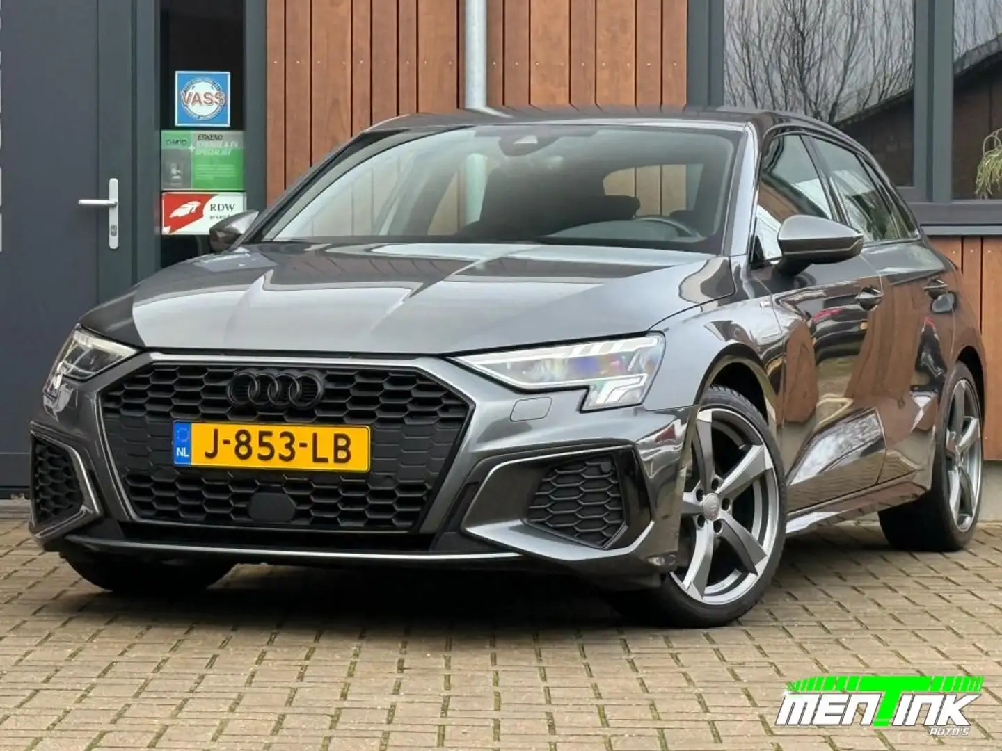 Audi A3 35 TFSI 2x S-Line S-Tronic N.A.P. 18'' led Grijs - 1