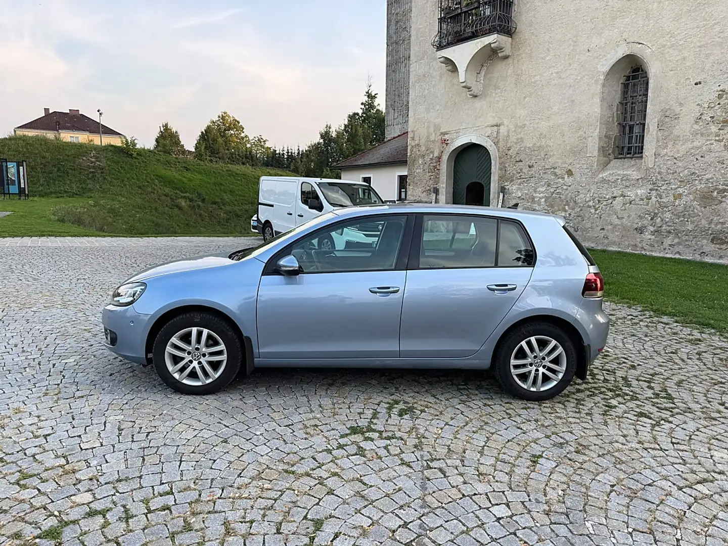 Volkswagen Golf VI 1.6 TDI 105 Highline Blau - 2
