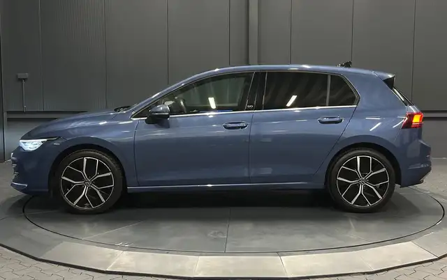 Volkswagen Golf view 3