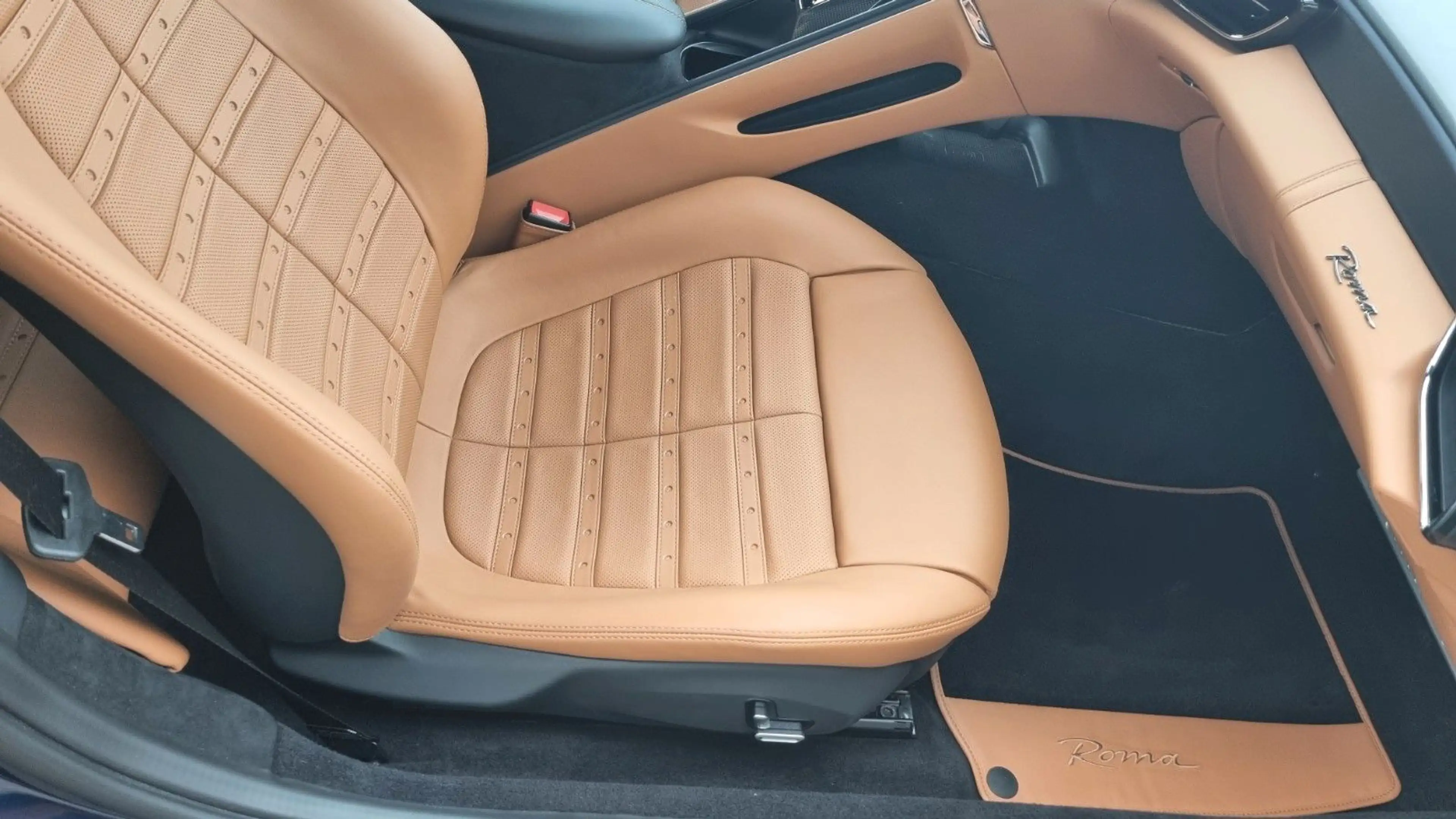 Ferrari Roma V8 Coupe Carbon Magne Ride PPF Warranty — photo 15